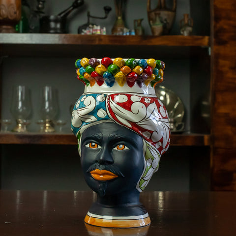TESTE DI MORO IN CERAMICA SICILIANA DI CALTAGIRONE CORONA PIGNA MULTICOLOR H. 22 CM
