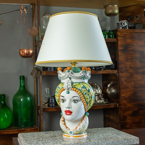 LAMPE FRONTALE EN CÉRAMIQUE DE CALTAGIRONE FEMME JAUNE OCRA CM 62