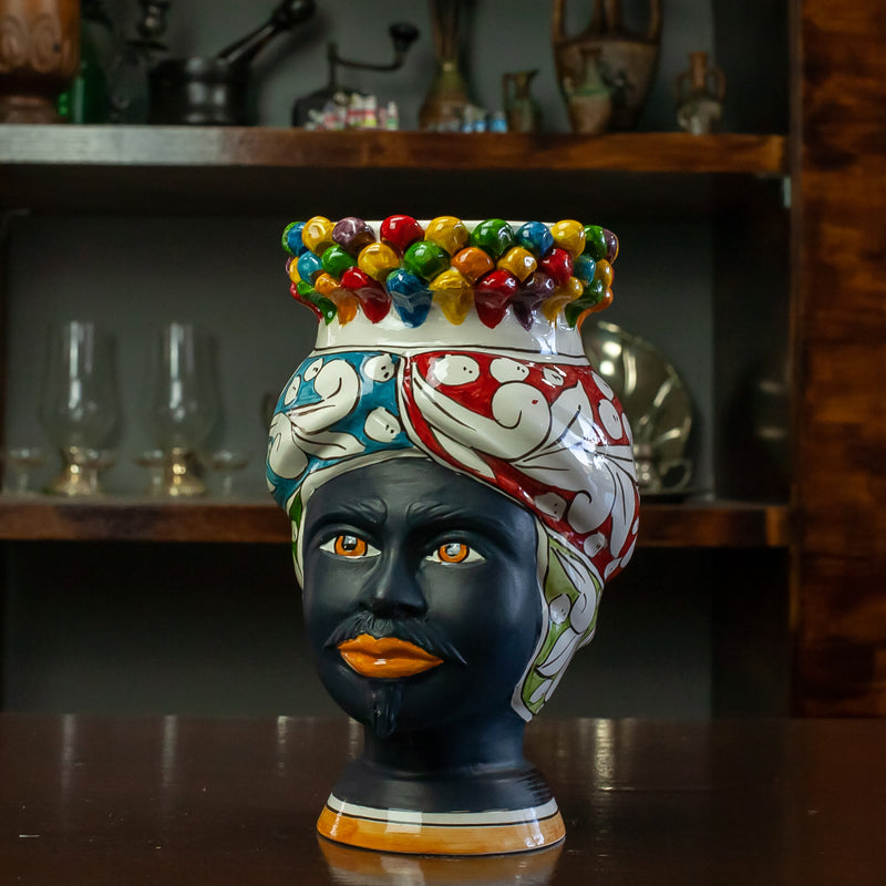 TESTE DI MORO IN CERAMICA SICILIANA DI CALTAGIRONE CORONA PIGNA MULTICOLOR H. 22 CM