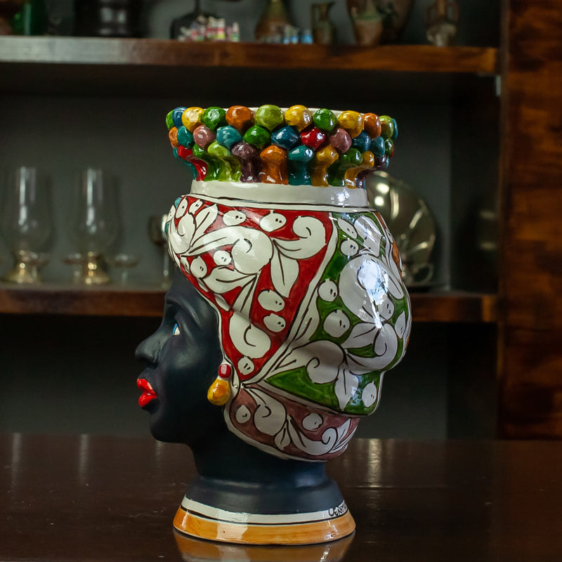 TESTE DI MORO IN CERAMICA SICILIANA DI CALTAGIRONE CORONA PIGNA MULTICOLOR H. 22 CM