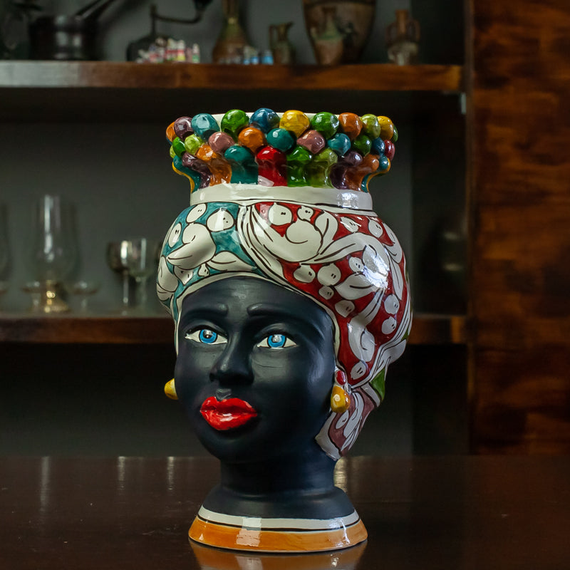 TESTE DI MORO IN CERAMICA SICILIANA DI CALTAGIRONE CORONA PIGNA MULTICOLOR H. 22 CM