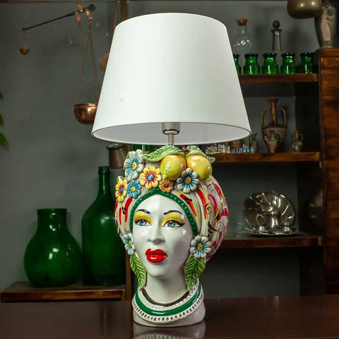 LAMPE FRONTALE EN CÉRAMIQUE SICILIENNE DE CALTAGIRONE FEMME 65 CM