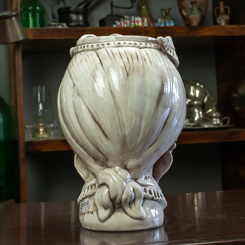 Têtes en céramique sicilienne marron foncé à décor blanc antique L. 19 x H. 27 cm